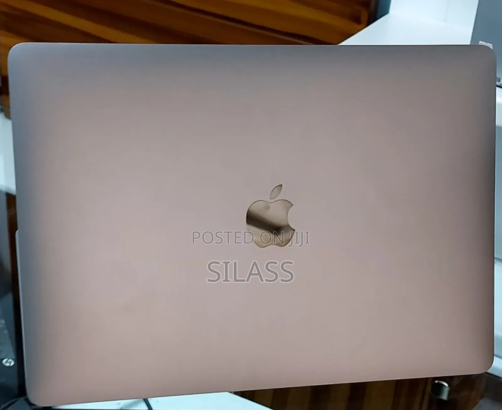 New Laptop Apple MacBook Pro 2020 M1 8GB Apple M1 Pro SSD 256GB