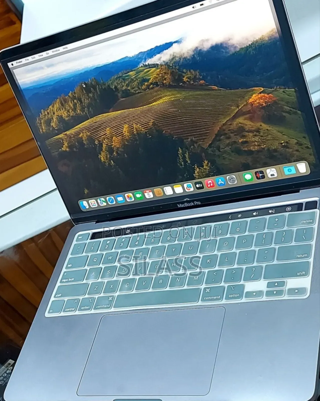 New Laptop Apple MacBook Pro 2020 M1 8GB Apple M1 Pro SSD 256GB