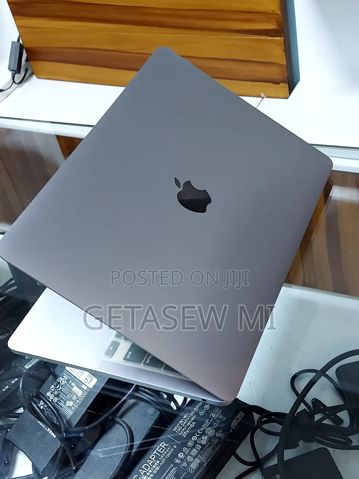 New Laptop Apple MacBook Pro M1 8GB Apple M1 Pro SSD 256GB