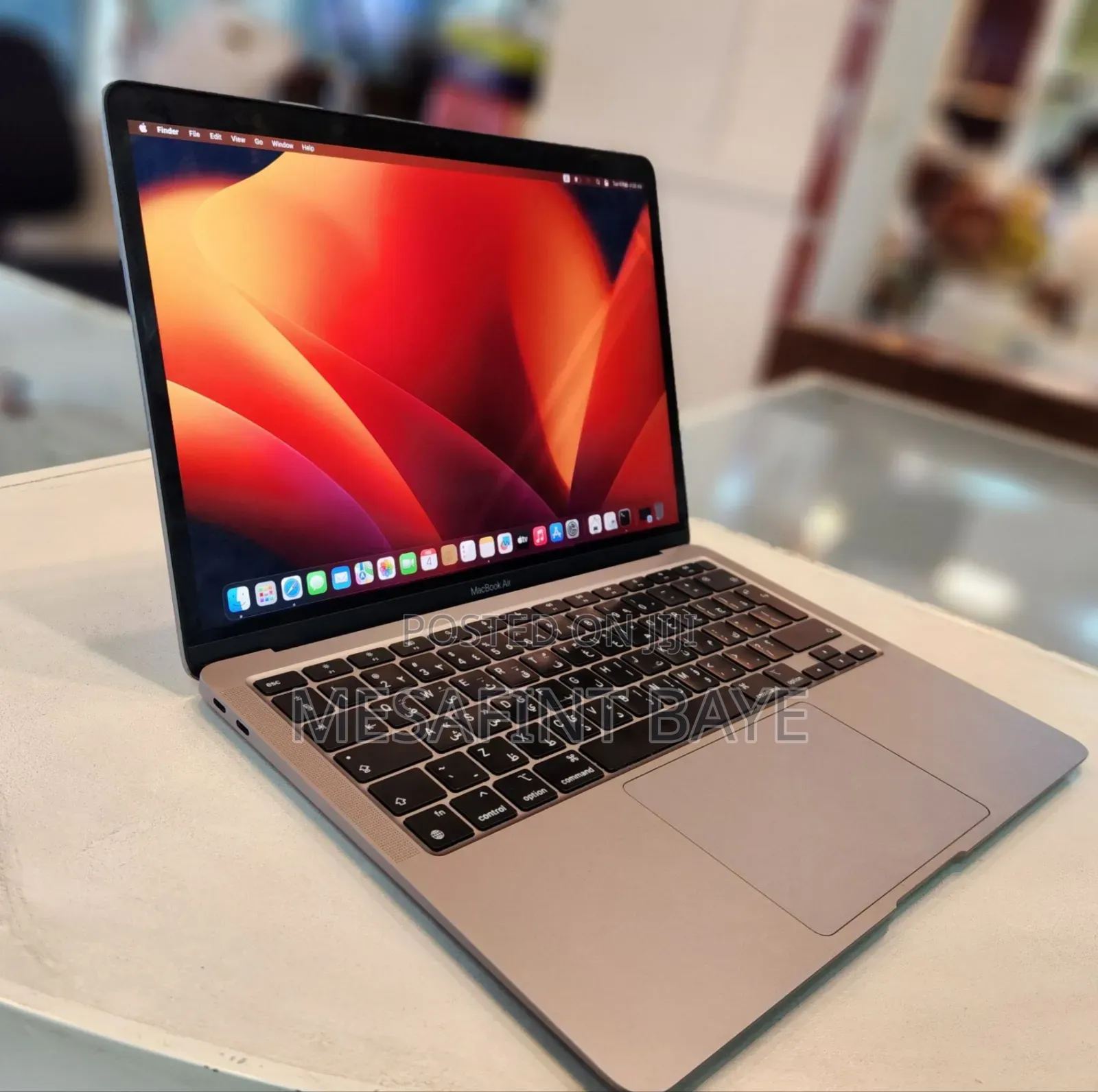 New Laptop Apple MacBook Air 2020 8GB Apple M1 SSD 256GB