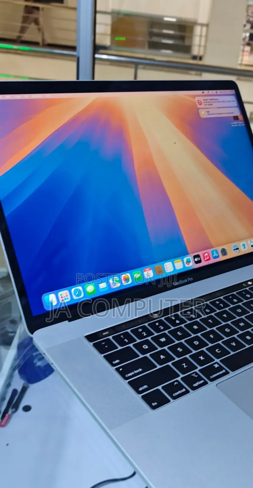 New Laptop Apple MacBook Pro 2019 16GB Intel Core I9 SSD 512GB