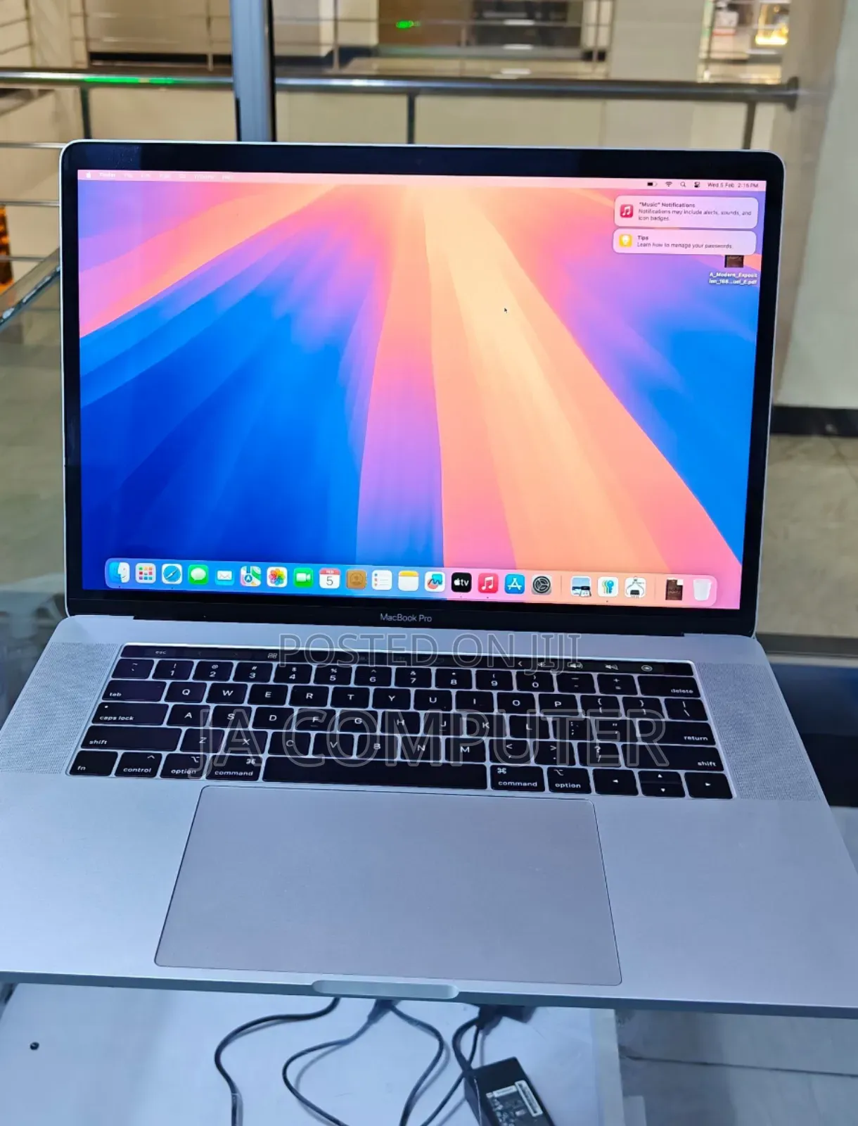New Laptop Apple MacBook Pro 2019 16GB Intel Core I9 SSD 512GB
