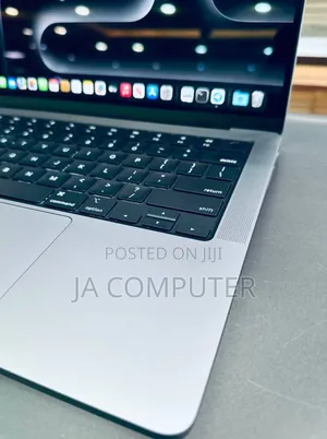 New Apple MacBook Pro 2023 M3 14-Inch 18GB Apple M3 Pro SSD 512GB