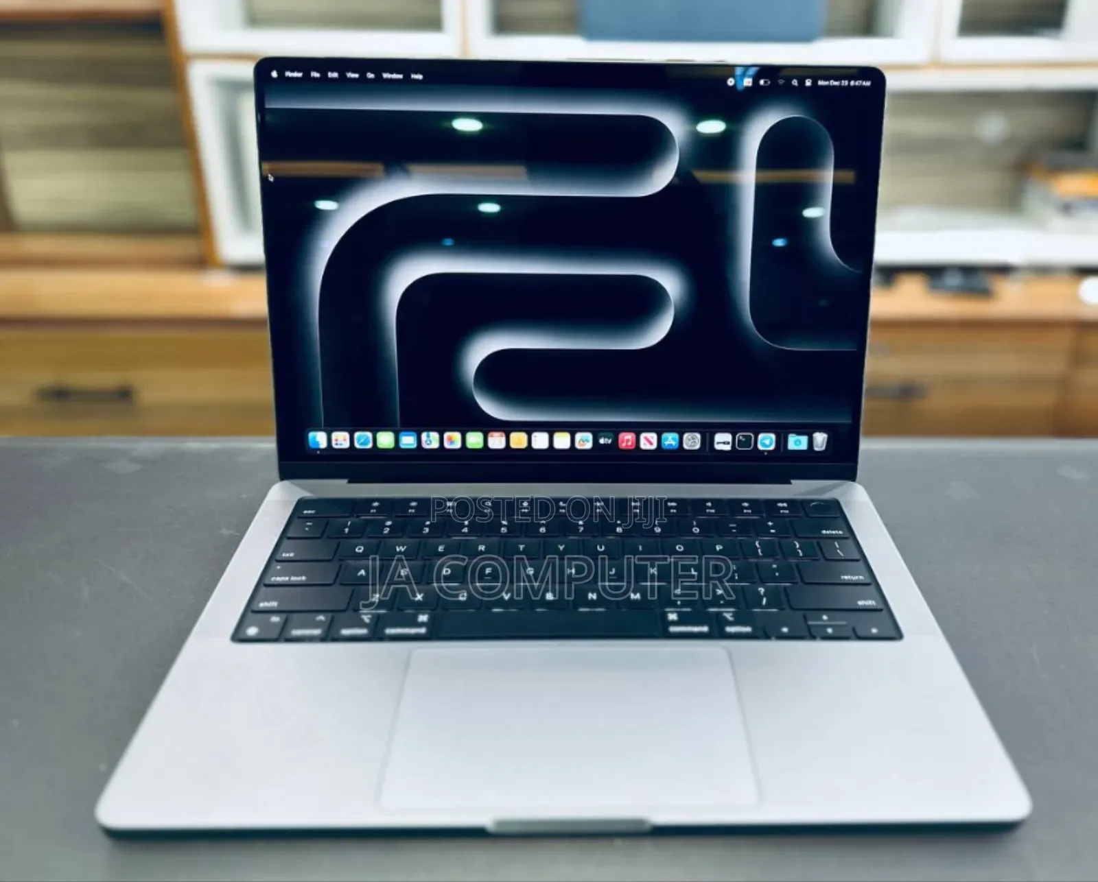 New Apple MacBook Pro 2023 M3 14-Inch 18GB Apple M3 Pro SSD 512GB