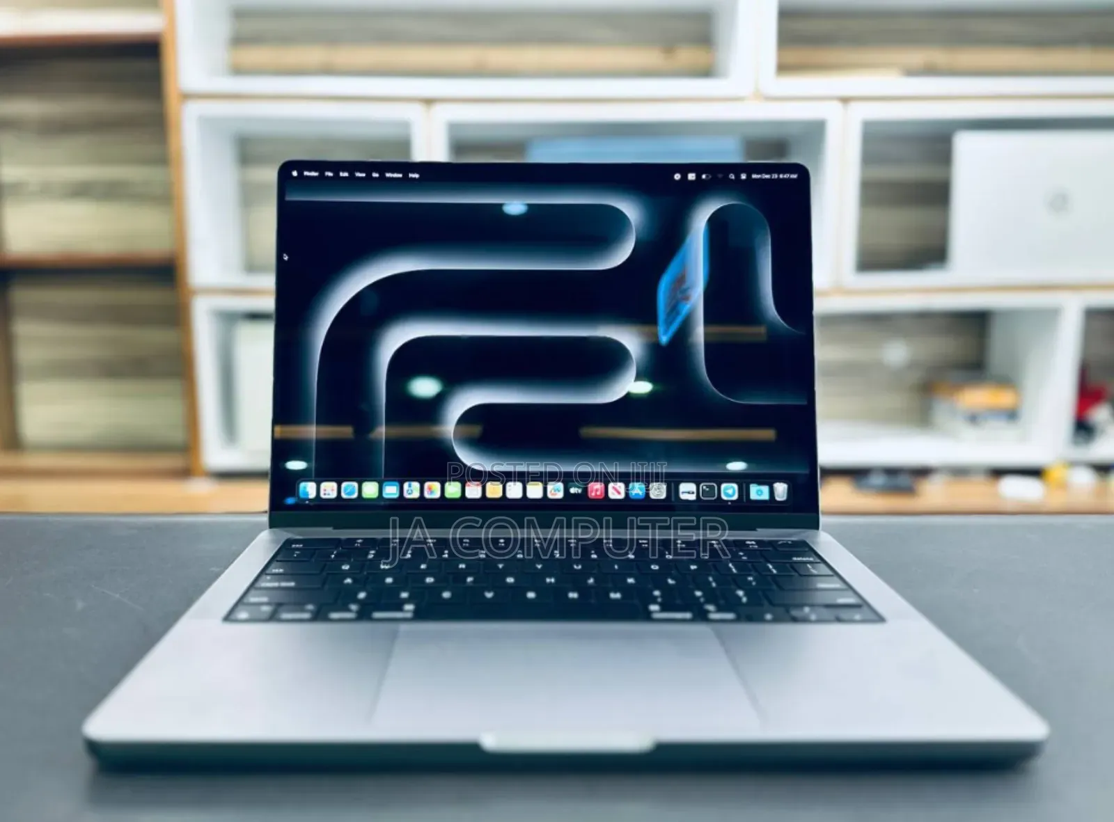 New Apple MacBook Pro 2023 M3 14-Inch 18GB Apple M3 Pro SSD 512GB