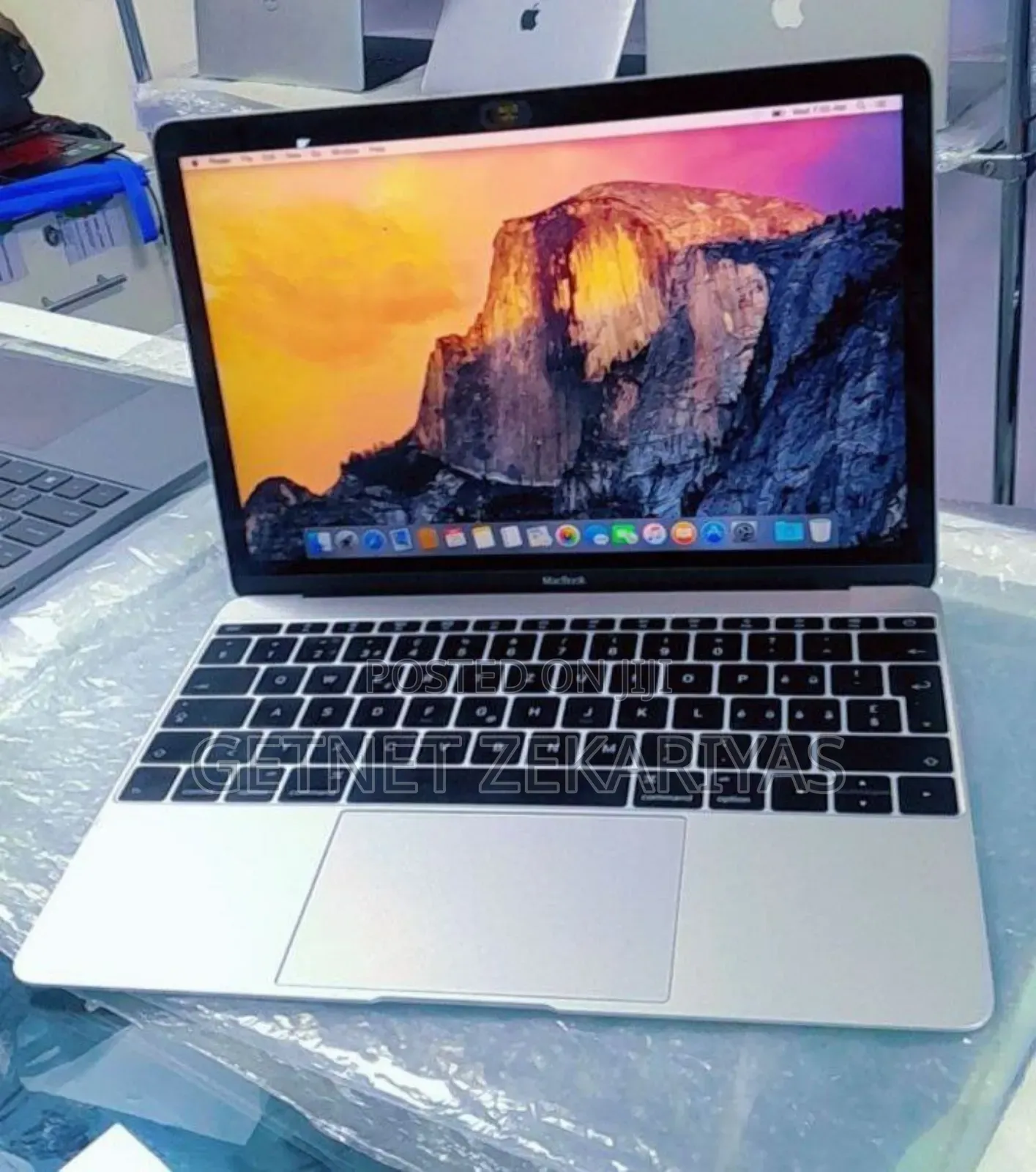 New Laptop Apple MacBook Air 2015 8GB Intel Core M SSD 512GB