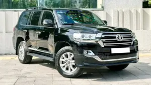 Photo - Toyota_lc200_for_rent