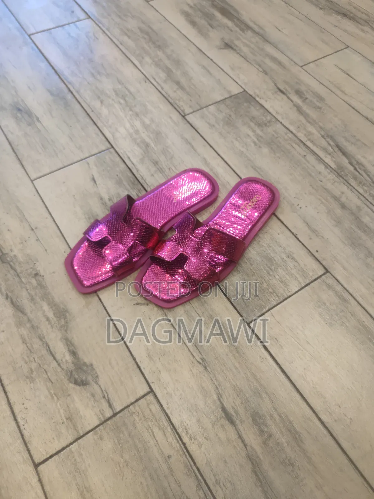 Capone Outfitters Flat Shoes