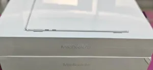 New Laptop Apple MacBook Air 2022 M2 8GB Apple M2 SSD 256GB