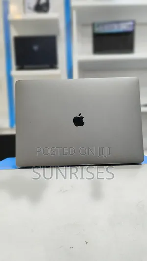 New Laptop Apple MacBook Pro 2017 16GB Intel Core I7 SSD 1T