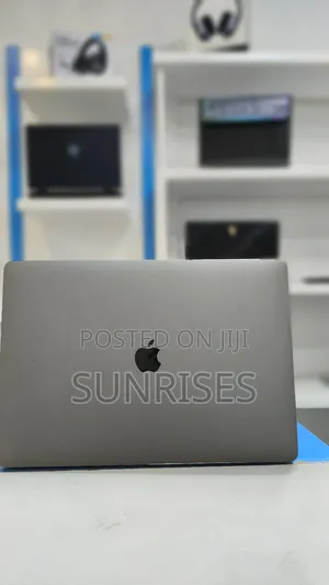 New Laptop Apple MacBook Pro 2017 16GB Intel Core I7 SSD 1T