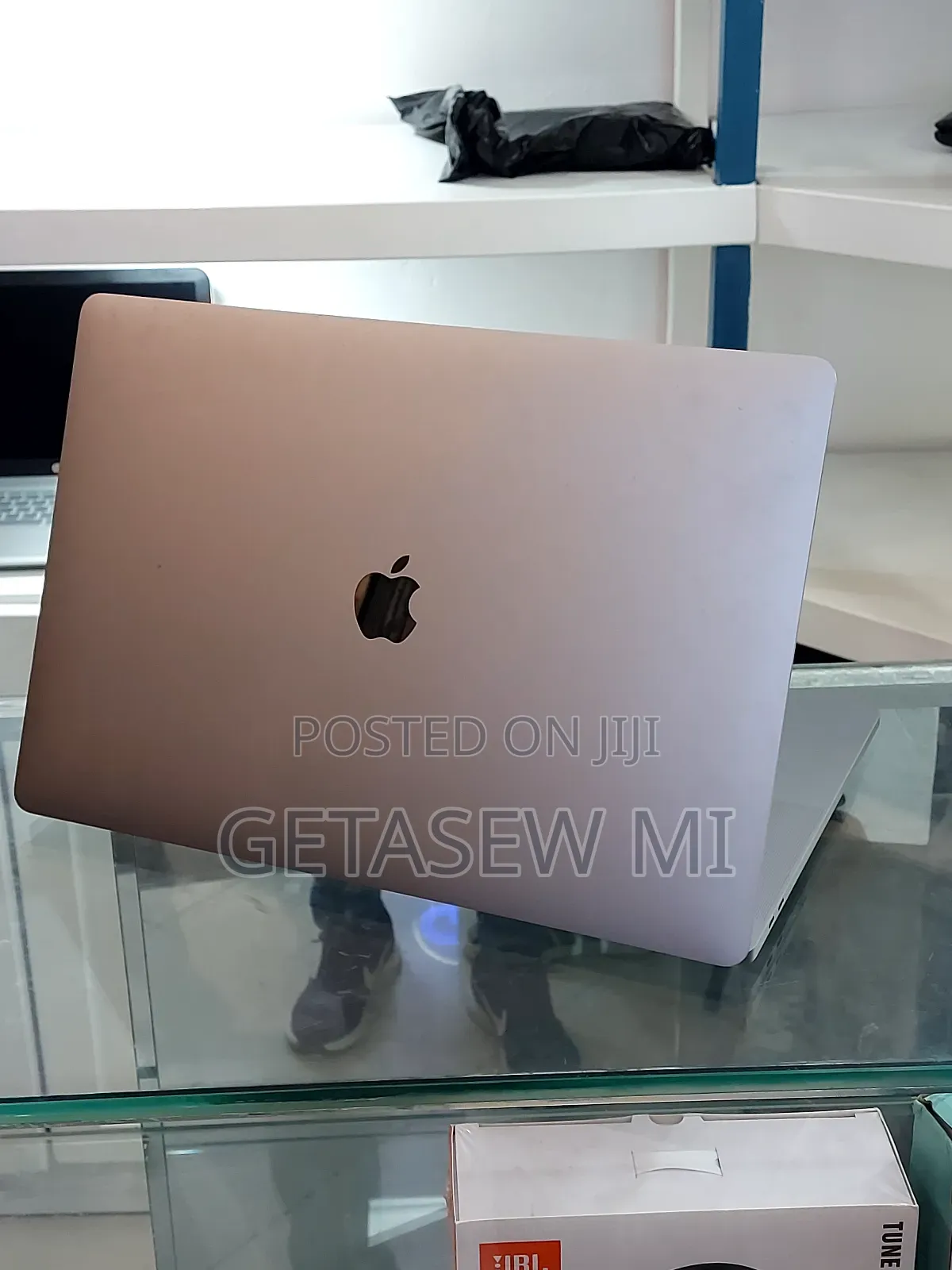 New Laptop Apple MacBook Pro 2019 16GB Intel Core I9 SSD 512GB