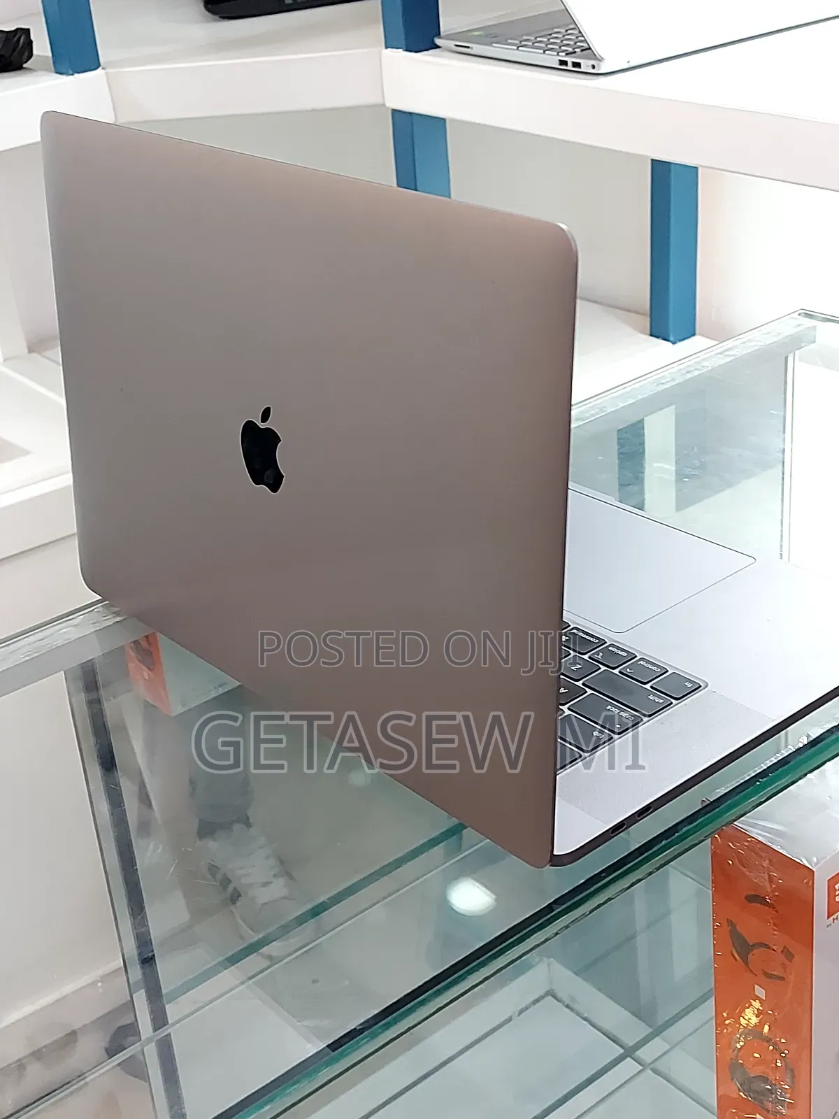 New Laptop Apple MacBook Pro 2019 16GB Intel Core I9 SSD 512GB