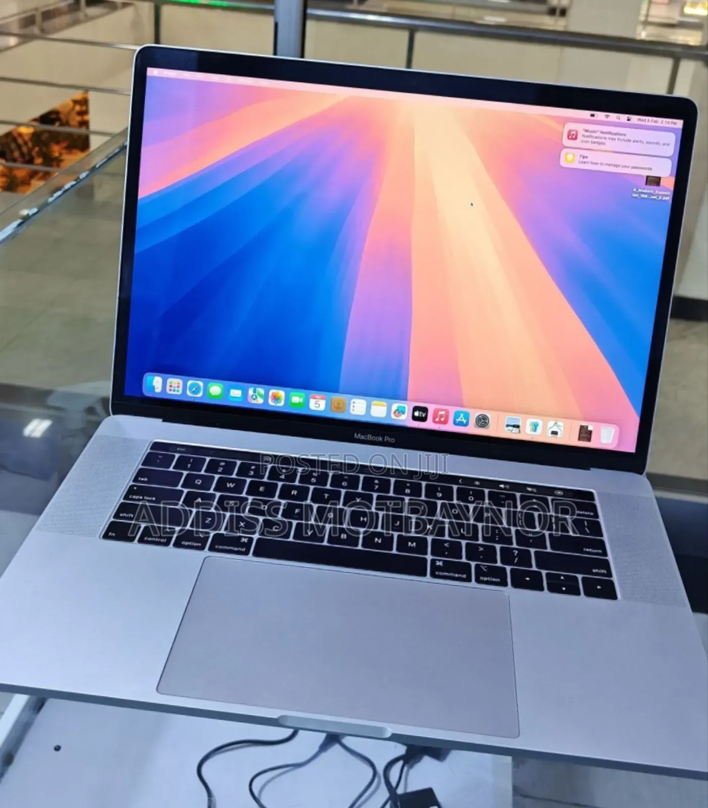 New Laptop Apple MacBook Pro 2019 16GB Intel Core I9 SSD 512GB