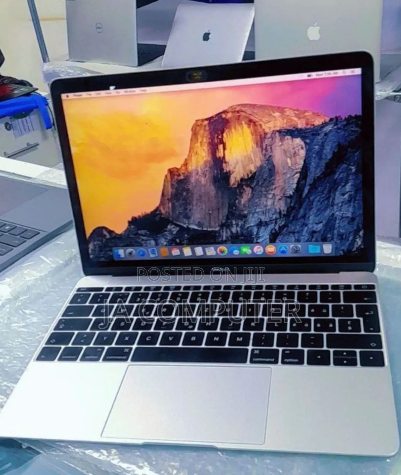 New Laptop Apple MacBook Air 2015 8GB Intel Core M SSD 512GB