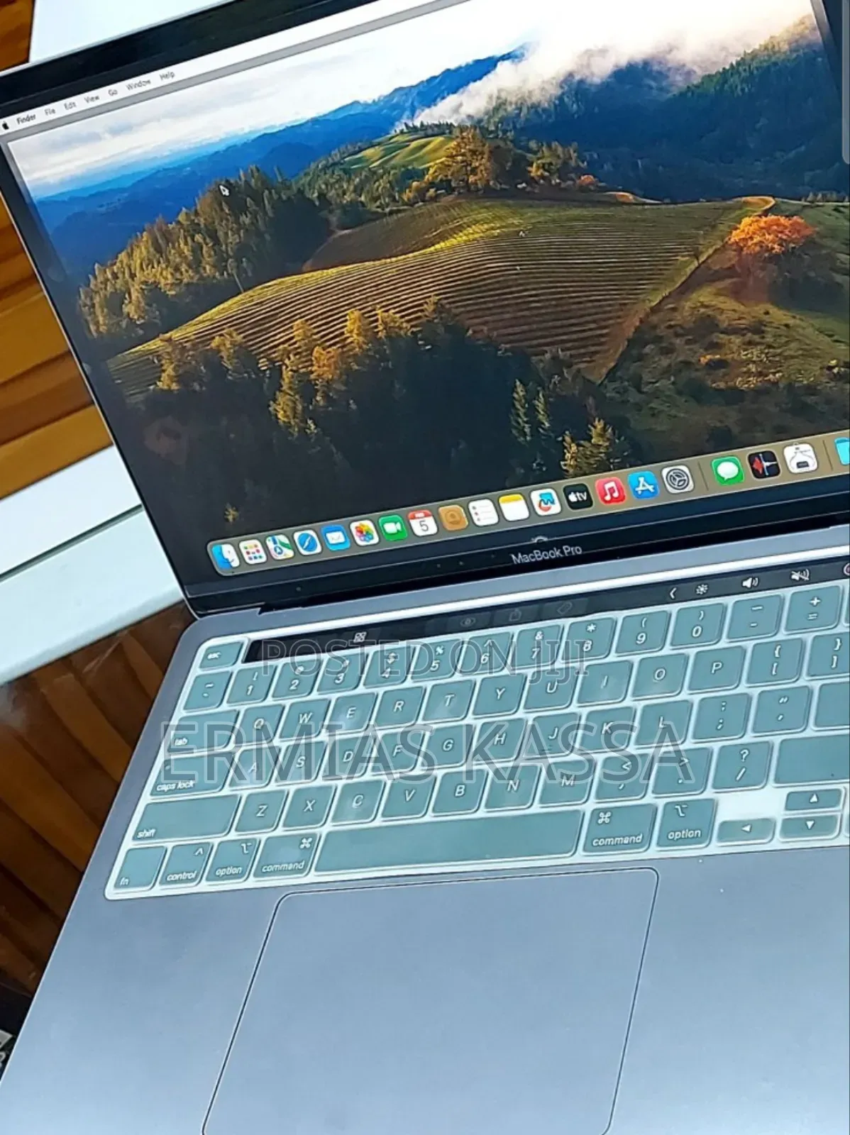 New Laptop Apple MacBook Pro 2020 M1 8GB Apple M1 Pro SSD 256GB