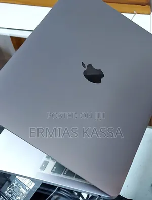 New Laptop Apple MacBook Pro 2020 M1 8GB Apple M1 Pro SSD 256GB