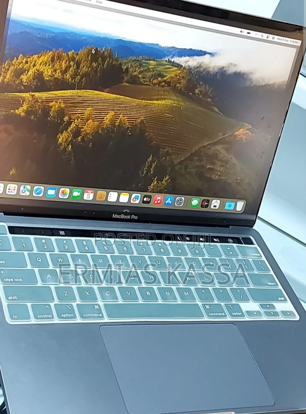 New Laptop Apple MacBook Pro 2020 M1 8GB Apple M1 Pro SSD 256GB