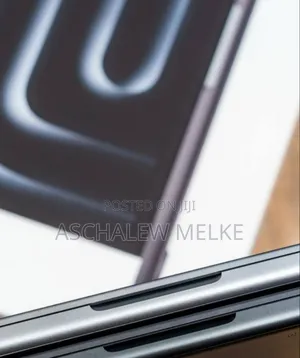 New Laptop Apple MacBook Pro 2024 M4 14-Inch 24GB Apple M4 SSD 512GB