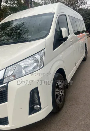 Toyota HiAce 2022 White