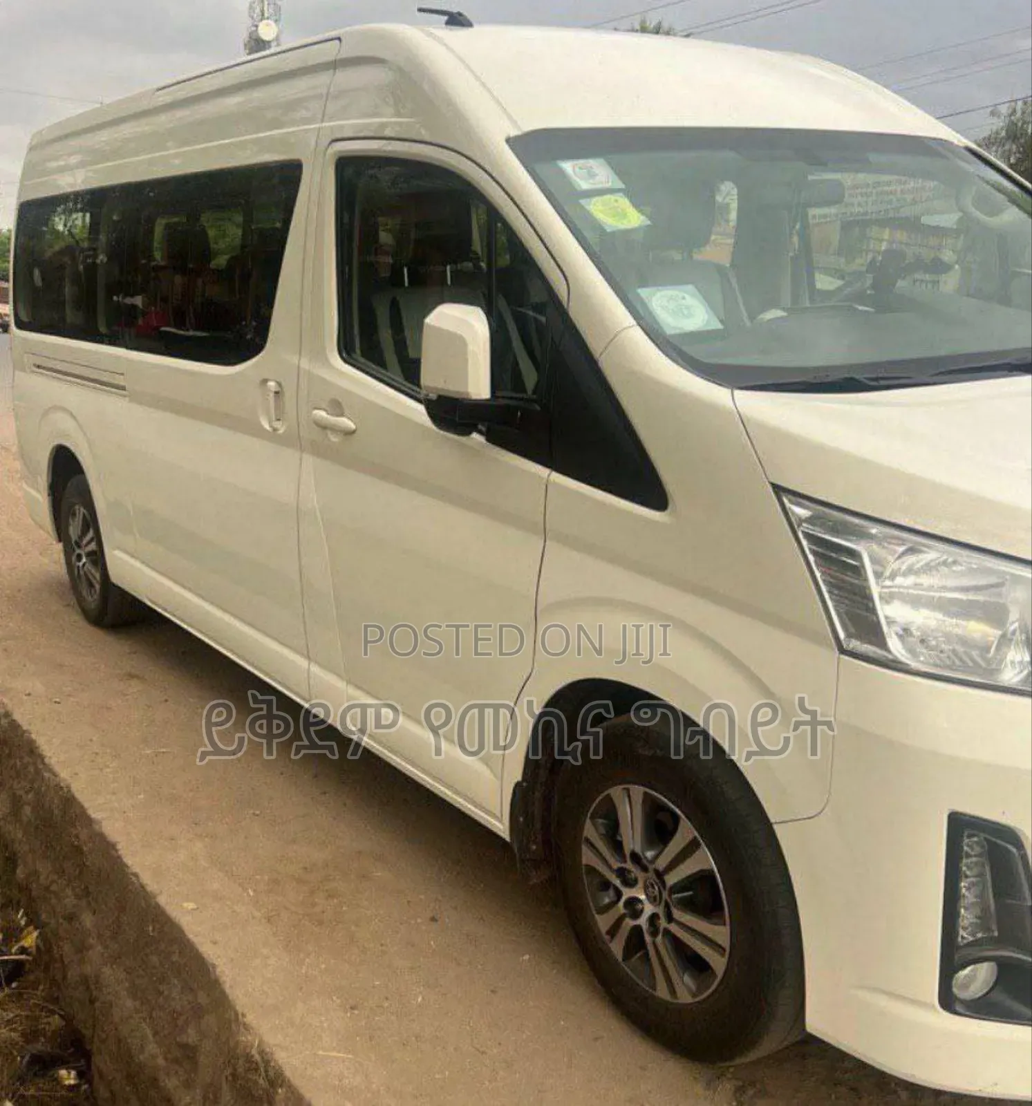 Toyota HiAce 2022 White