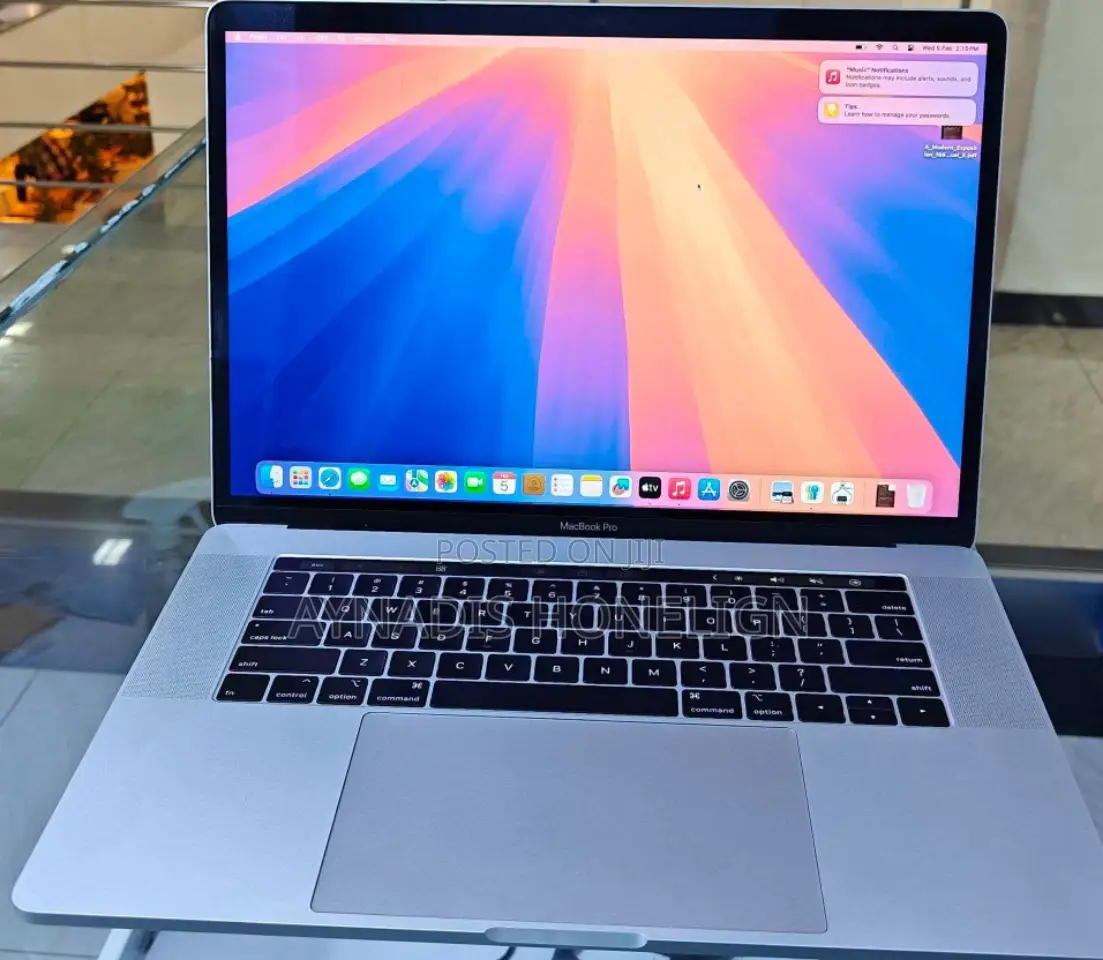 New Laptop Apple MacBook Pro 2019 16GB Intel Core I9 SSD 512GB