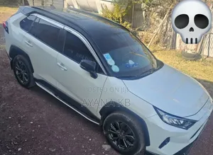 Toyota RAV4 2022 White