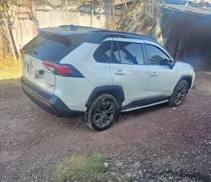 Toyota RAV4 2022 White