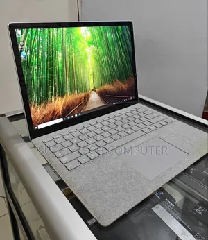 New Laptop Microsoft Surface 8GB Intel Core I5 SSD 256GB