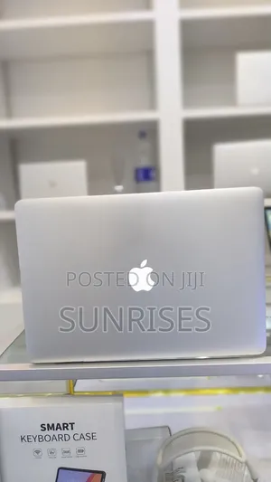 Photo - New Laptop Apple MacBook Pro 2017 16GB Intel Core I7 SSD 256GB