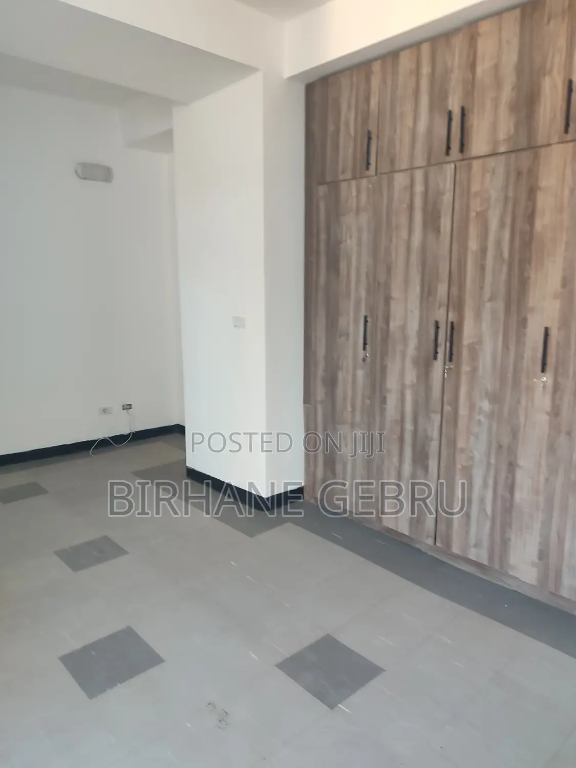 5bdrm Penthouse in Penta House, Bole for rent
