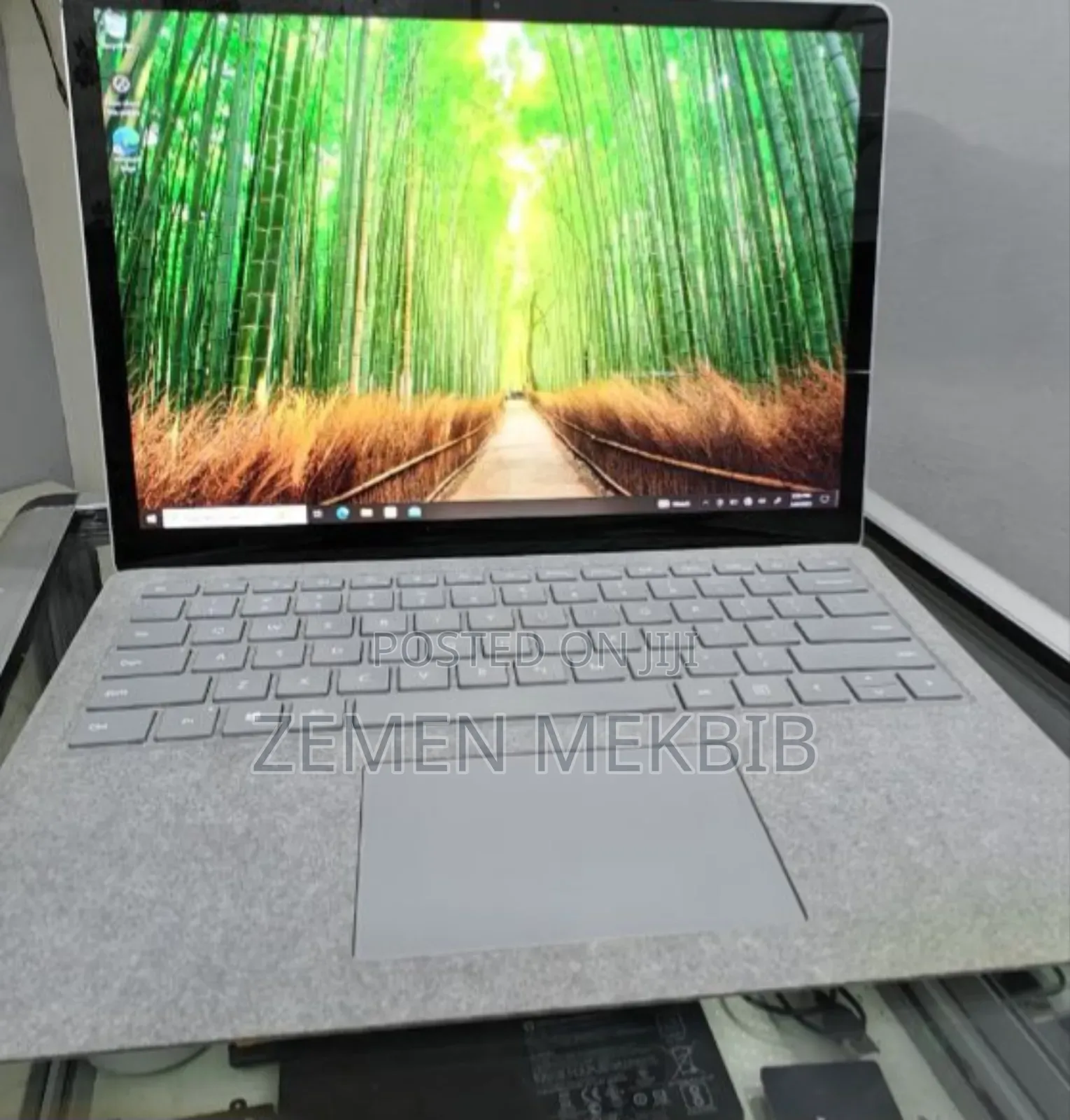 New Laptop Microsoft Surface 8GB Intel Core I5 SSD 256GB