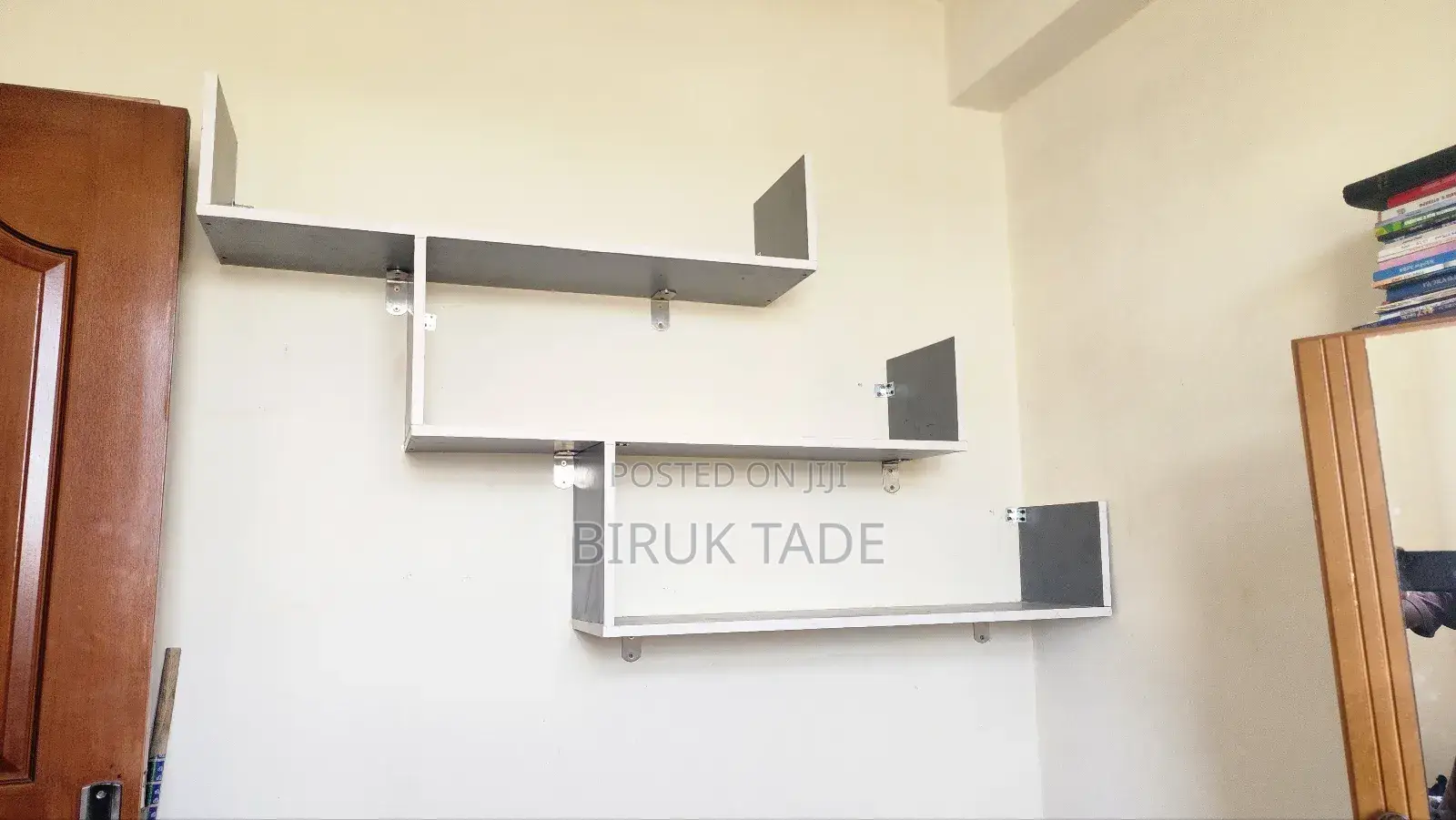 Gray Mouted Book Shelf 100×25cm