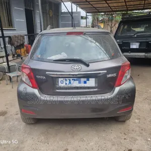 Toyota Yaris 2012 Gray