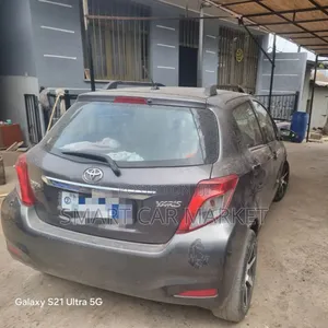 Toyota Yaris 2012 Gray