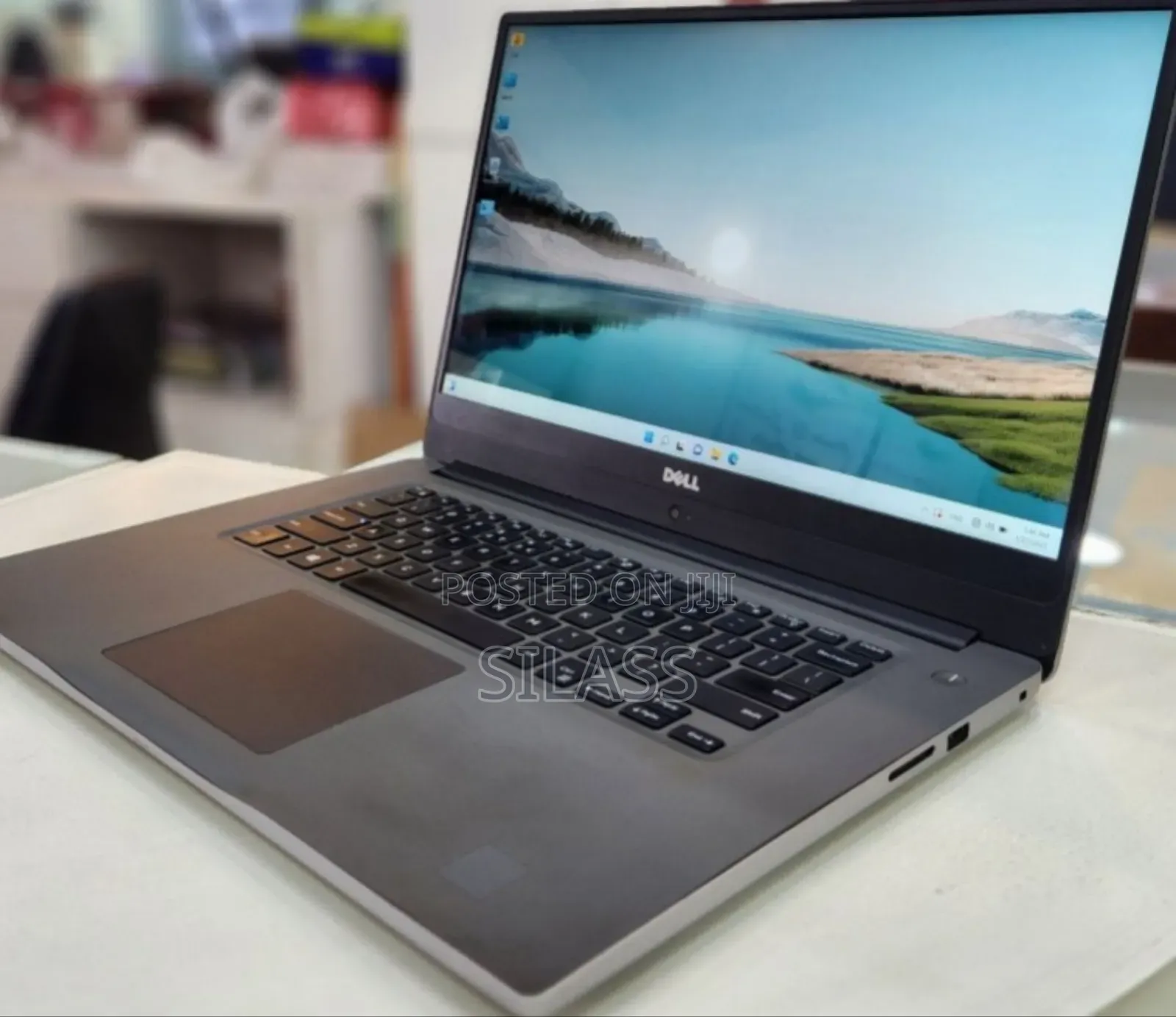 New Laptop Dell Inspiron 15 8GB Intel Core I5 SSD 1T