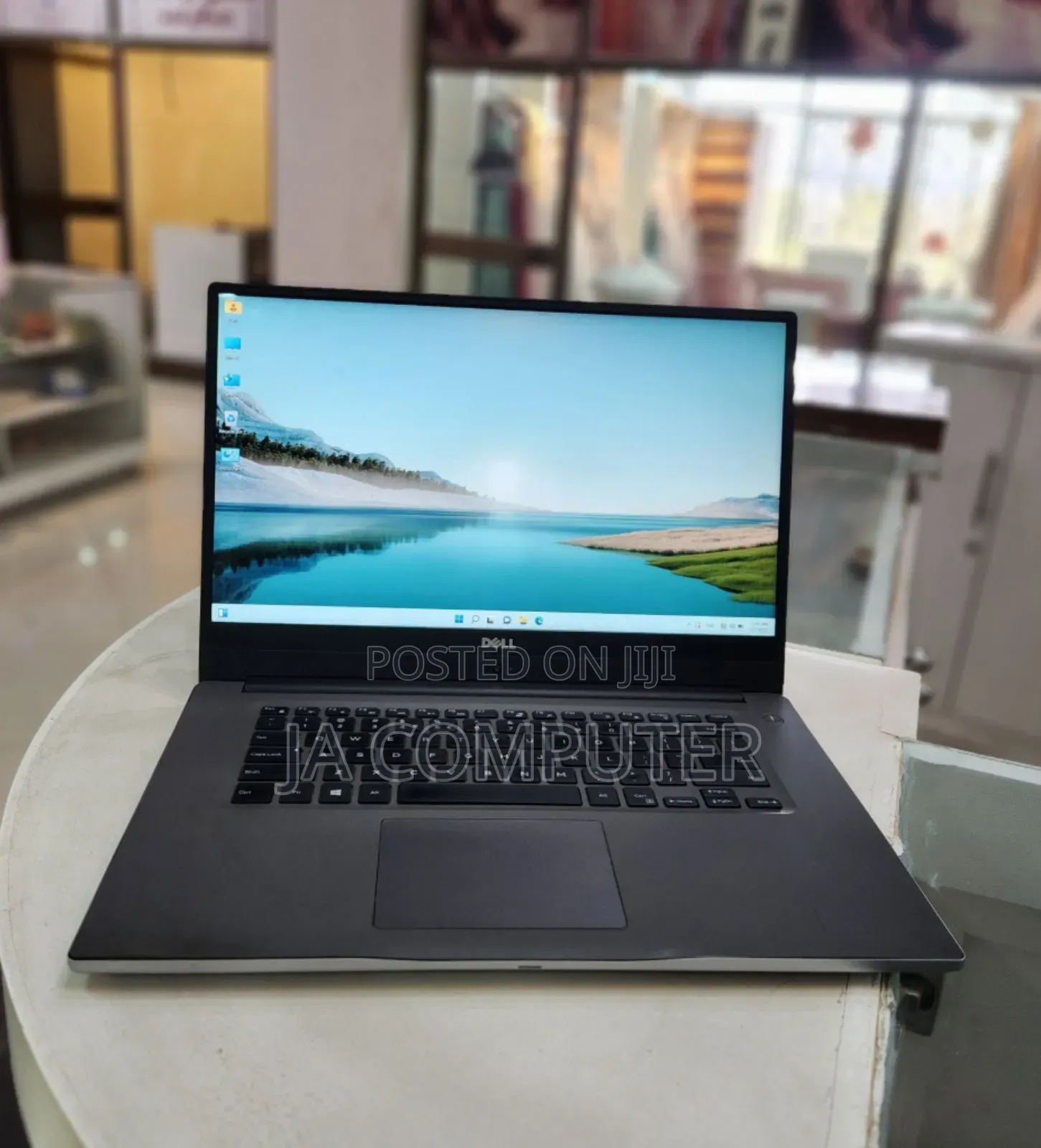 New Laptop Dell Inspiron 15 8GB Intel Core I5 SSHD (Hybrid) 1.5T