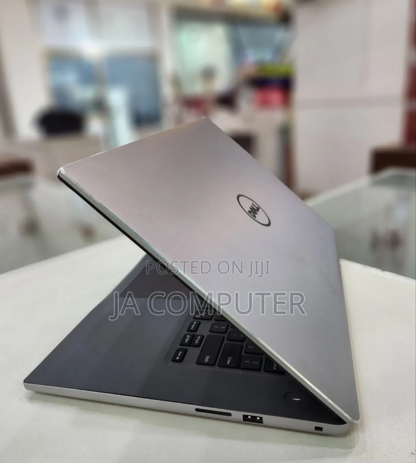 New Laptop Dell Inspiron 15 8GB Intel Core I5 SSHD (Hybrid) 1.5T