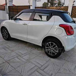 Suzuki Swift 2023 White