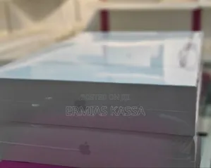 Photo - New Laptop Apple MacBook Air 2022 M2 8GB Apple M2 SSD 256GB