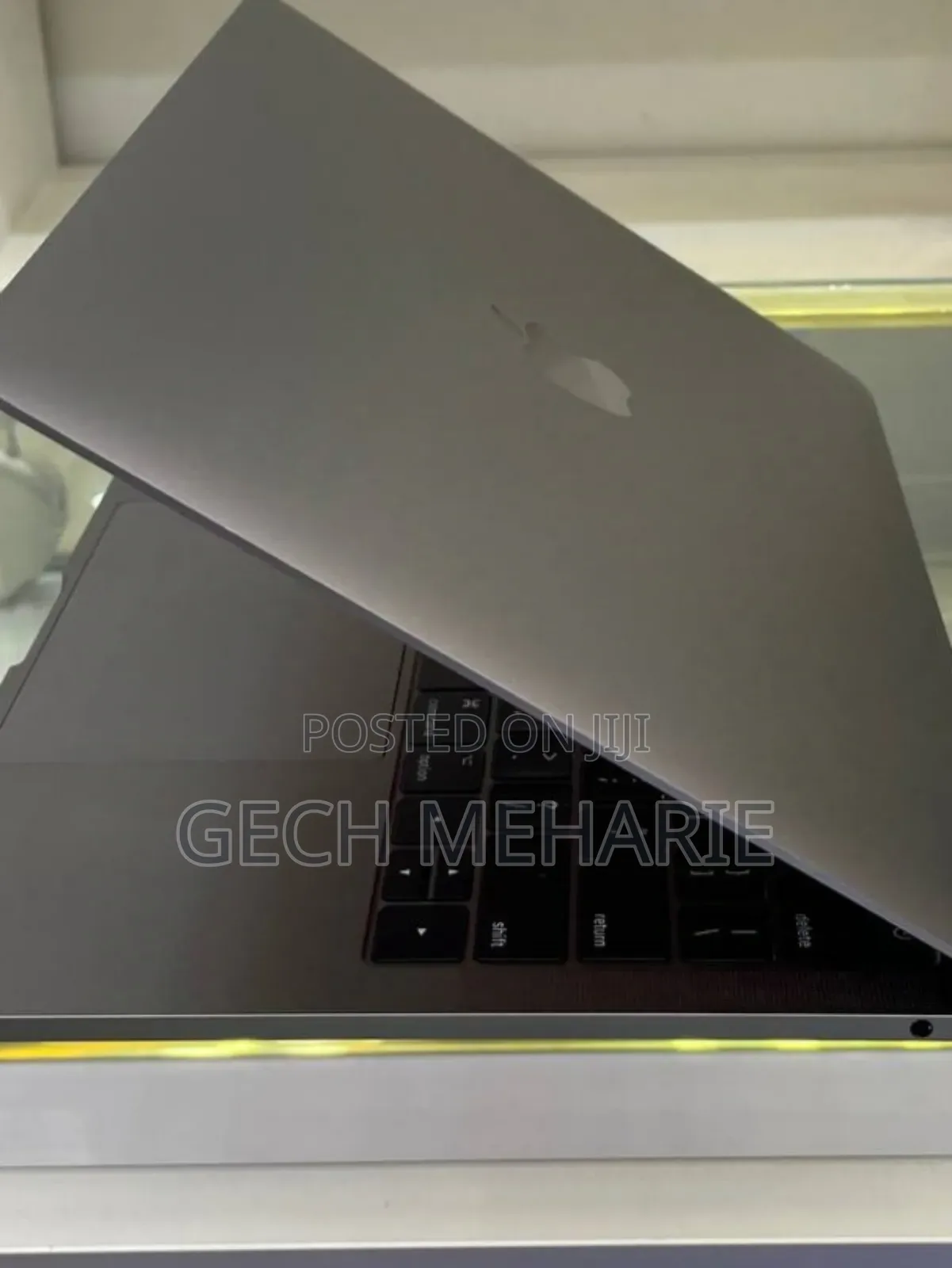 New Laptop Apple MacBook Pro 2015 8GB Intel Core I5 SSD 512GB