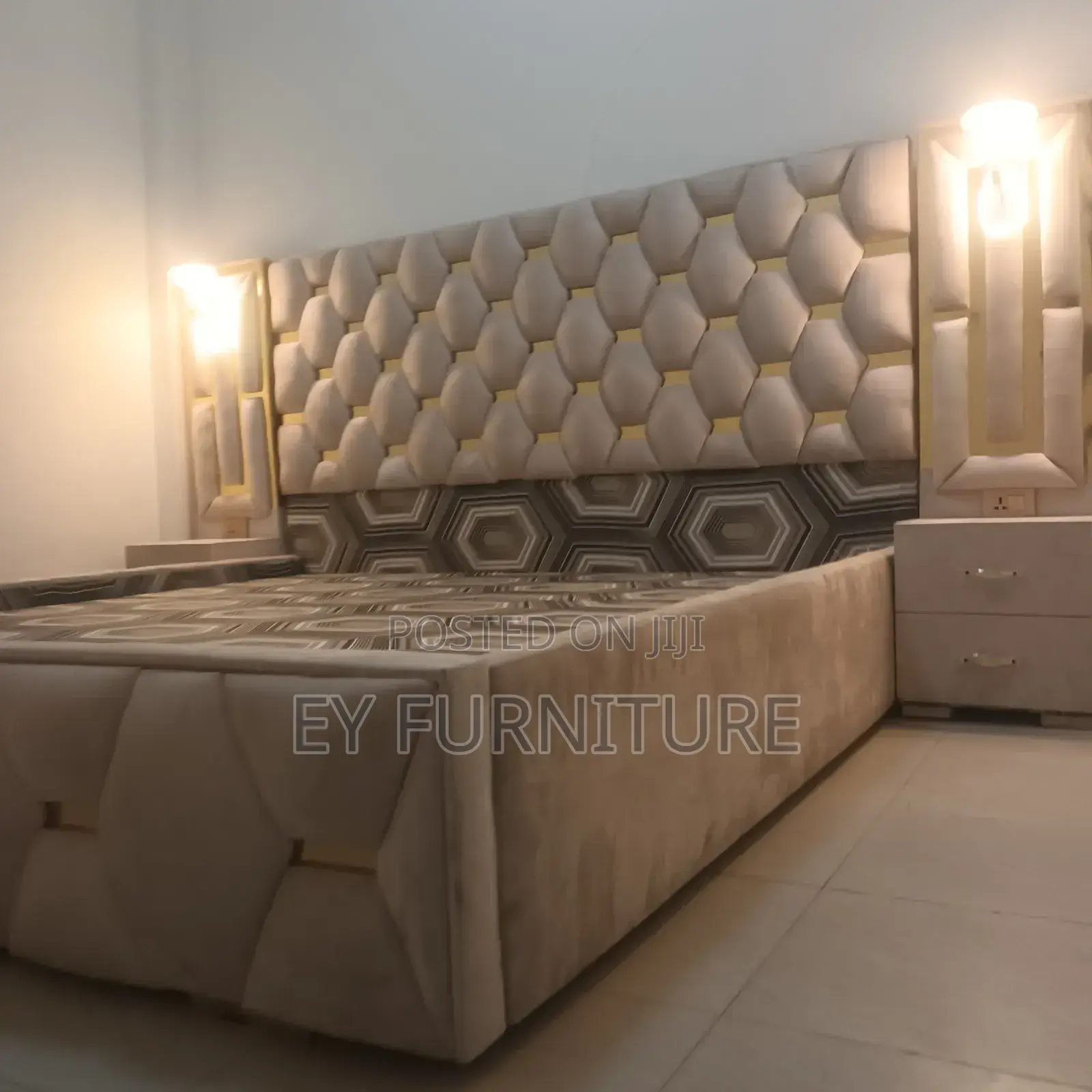 መብራት ያለው አልጋ