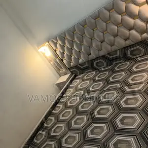 መብራት ያለው አልጋ