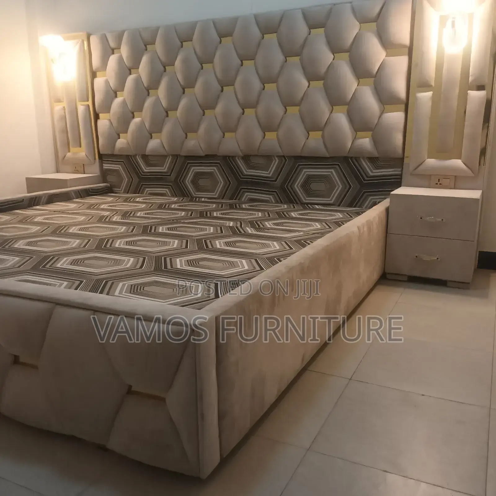 መብራት ያለው አልጋ