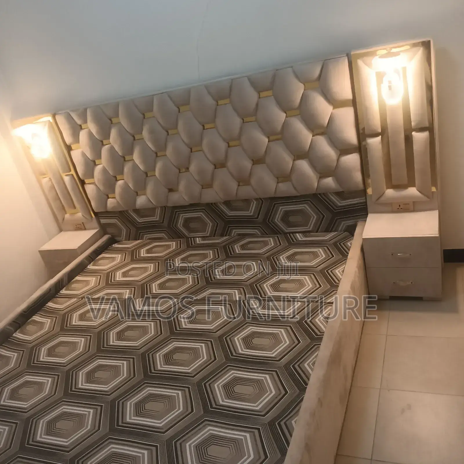 መብራት ያለው አልጋ