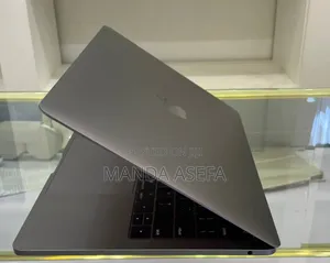 New Laptop Apple MacBook Pro 2017 8GB Intel Core I5 SSD 512GB