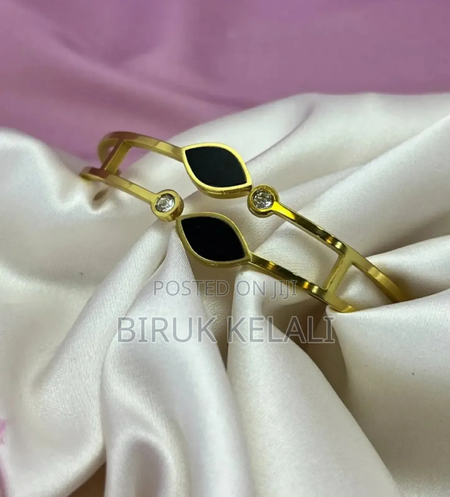 Ladies Unique Pendant Bracelets