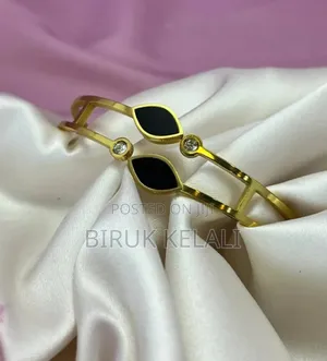 Ladies Unique Pendant Bracelets