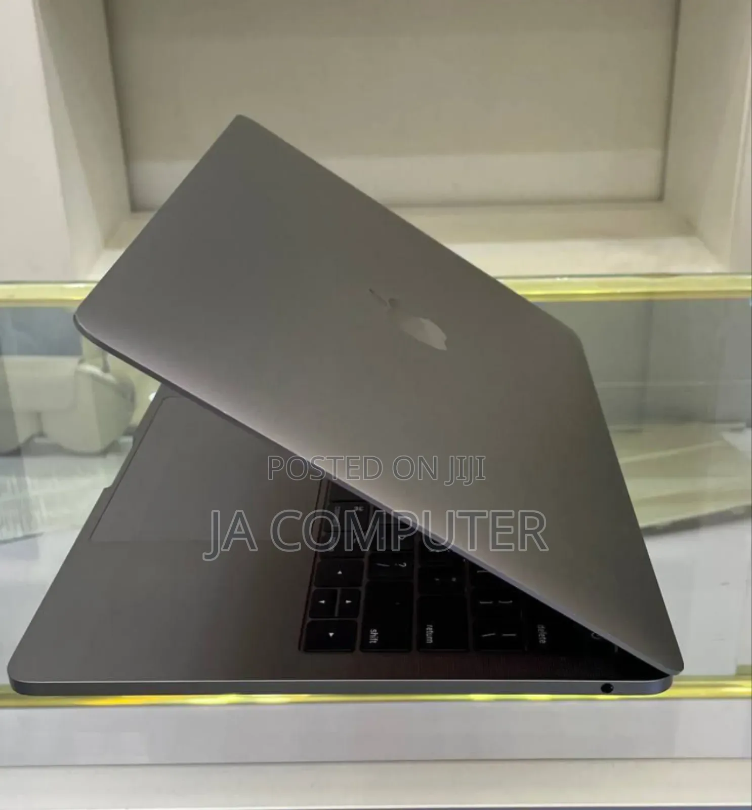 New Laptop Apple MacBook Pro 2017 8GB Intel Core I5 SSD 512GB