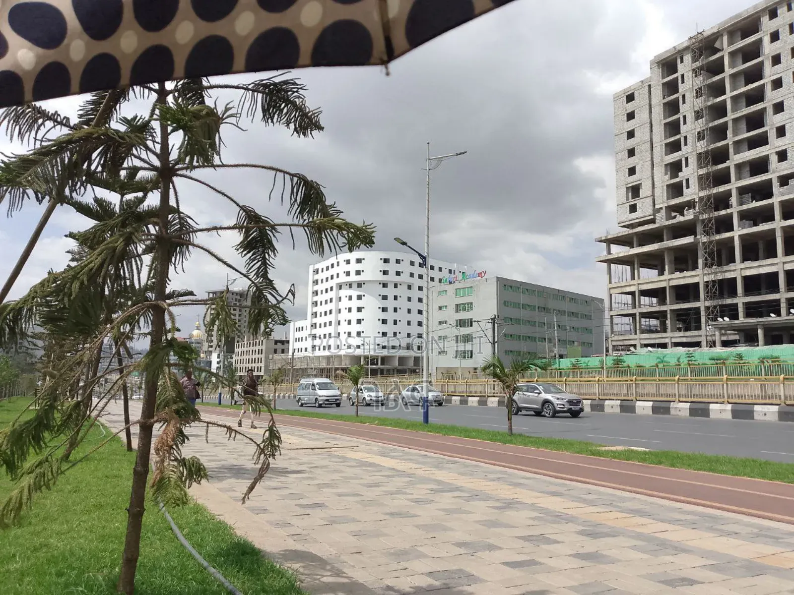 በመሀል CMC 100% የተጠናቀቁ የንግድ ሱቆችን ለሽያጭ አቅርበናል።